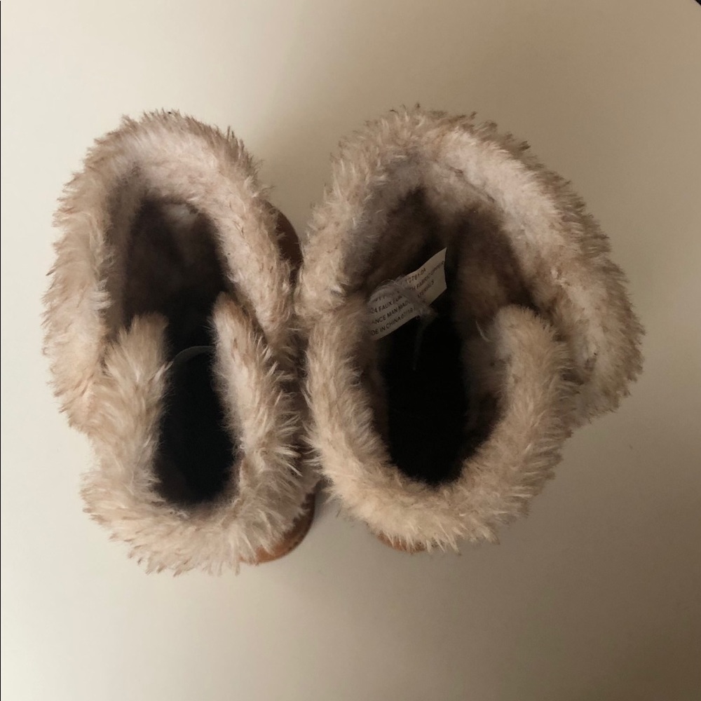 Faux fur boots 8M toddler - Picture 5 of 5